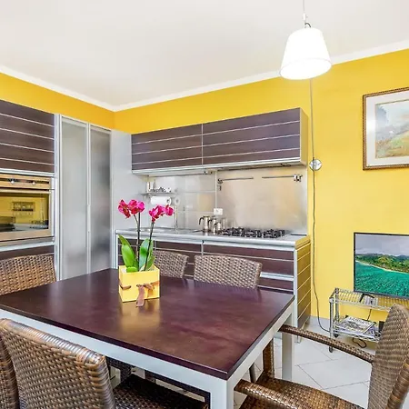Apartment Clelia, 200mt Dal Mare, Parcheggio E Giardino Privati *